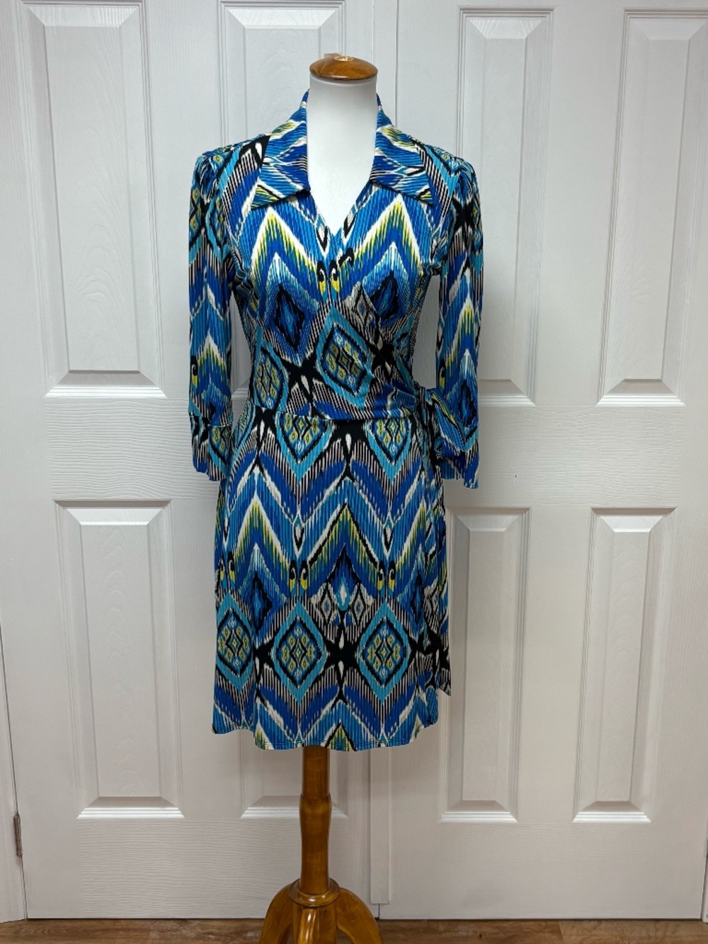 Laundry by Design Long Sleeve Wrap Style Knee Length - Size S.